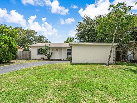 3rd image of 405 SW 77TH AVENUE