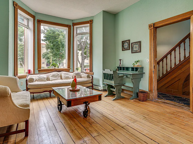192 Charles Ave — Photo 2
