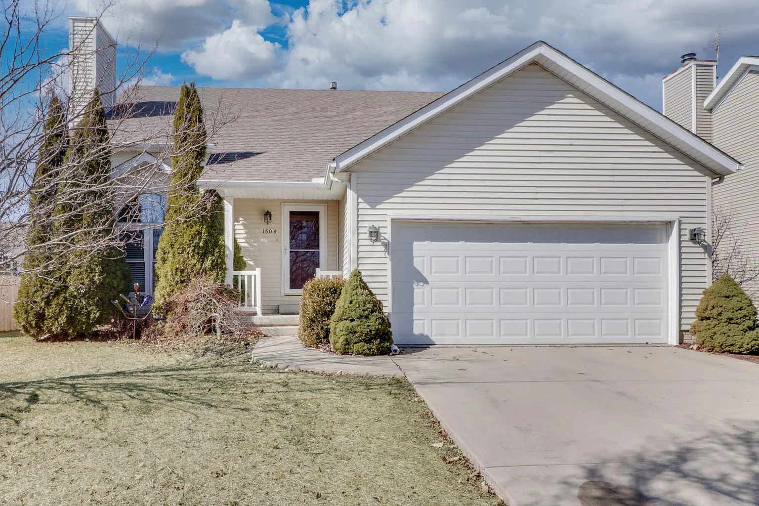 1504 Royal Pointe Dr photo 1