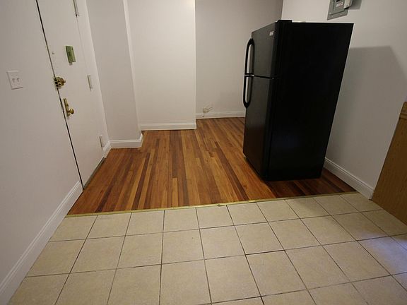 3rd image of 976 Sheridan Ave #1E