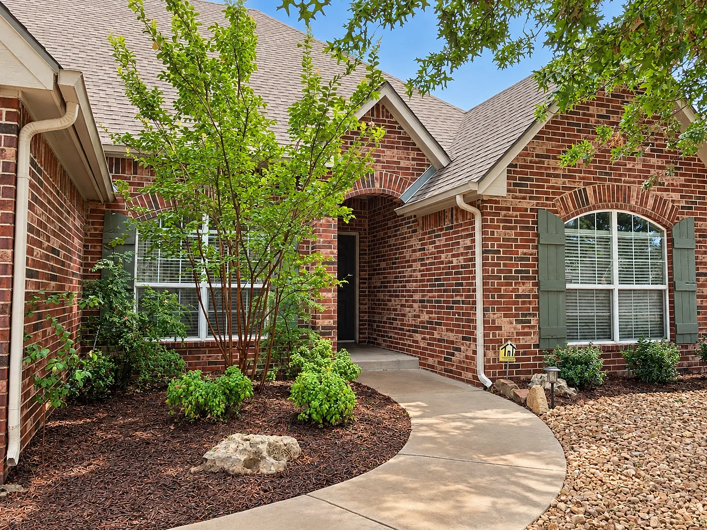 4 bed, 2144 sqft, $2,300 — Photo 3