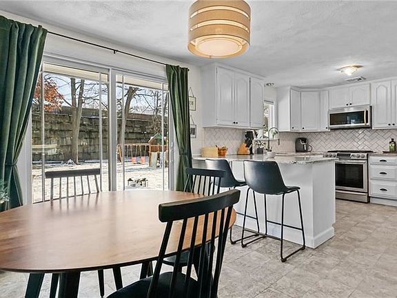 5th image of 72 Shady Hill Dr