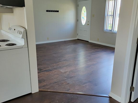4th image of 10570 Barmore Ave