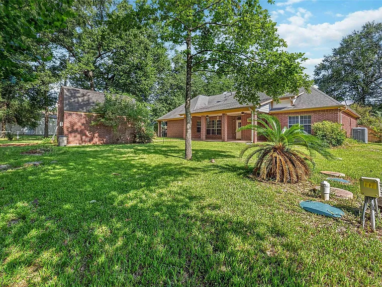 22962 Volga Dr — Photo 31