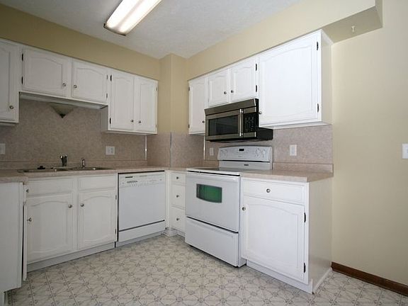 3rd image of 14318 Grant St