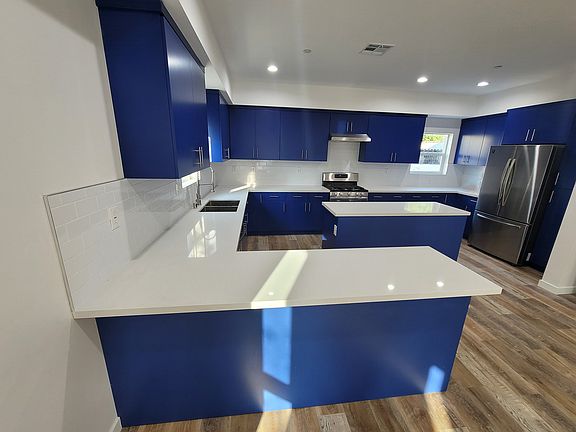 5th image of 700 Parkman Ave