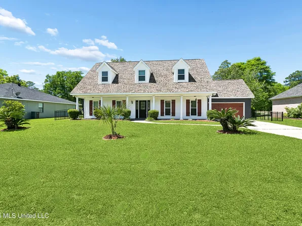 57143 Diamondhead Dr E, Diamondhead, MS 39525