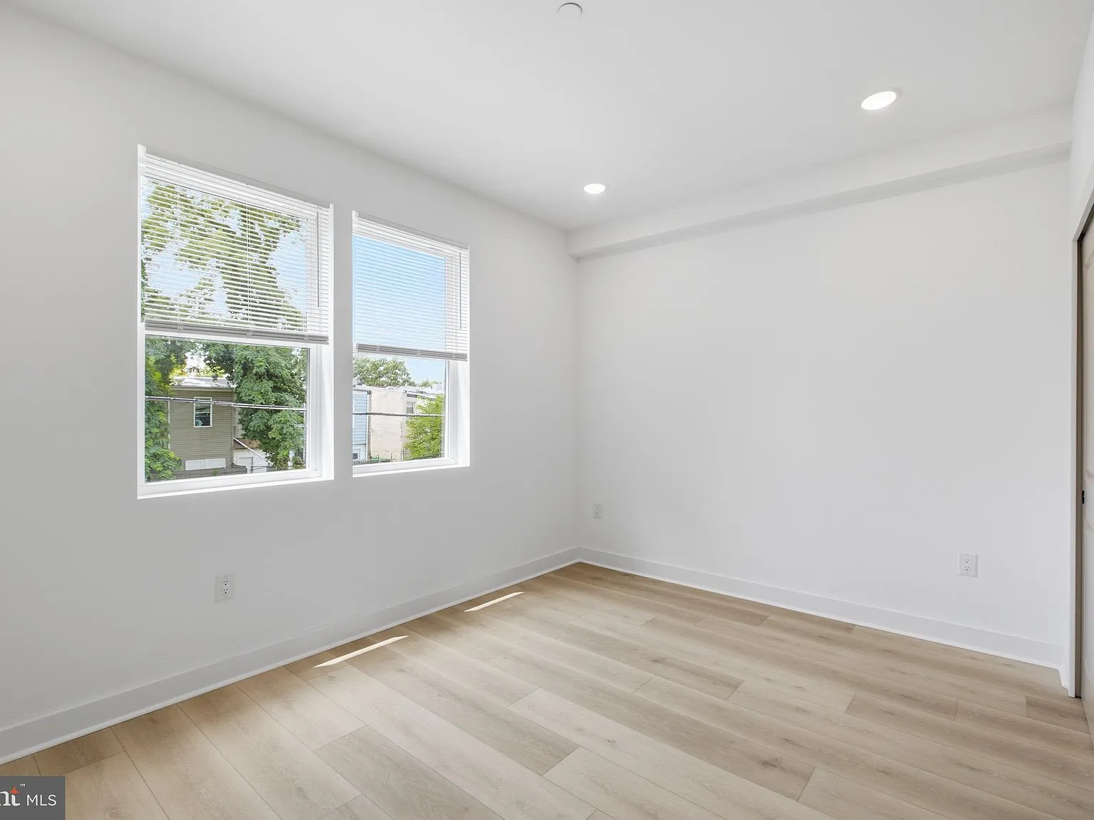 3 bed, $1,900 — Photo 4