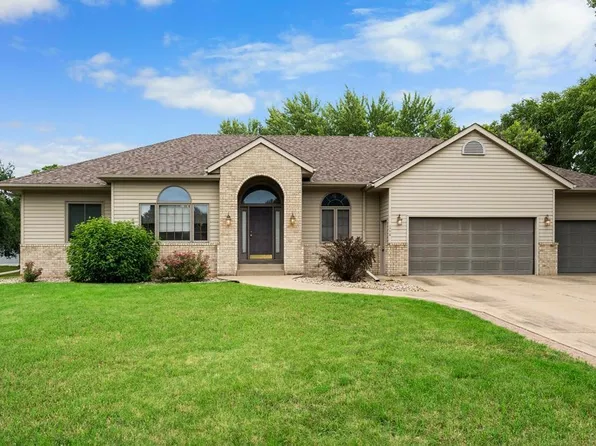 144 Canterbury Cir, Le Sueur, MN 56058