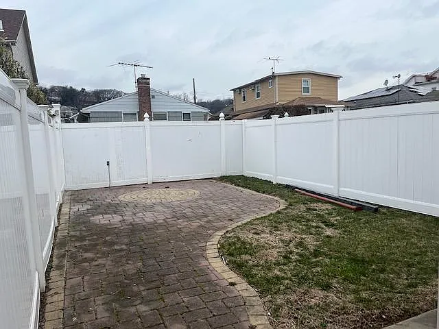 576 Britton Ave — Photo 17
