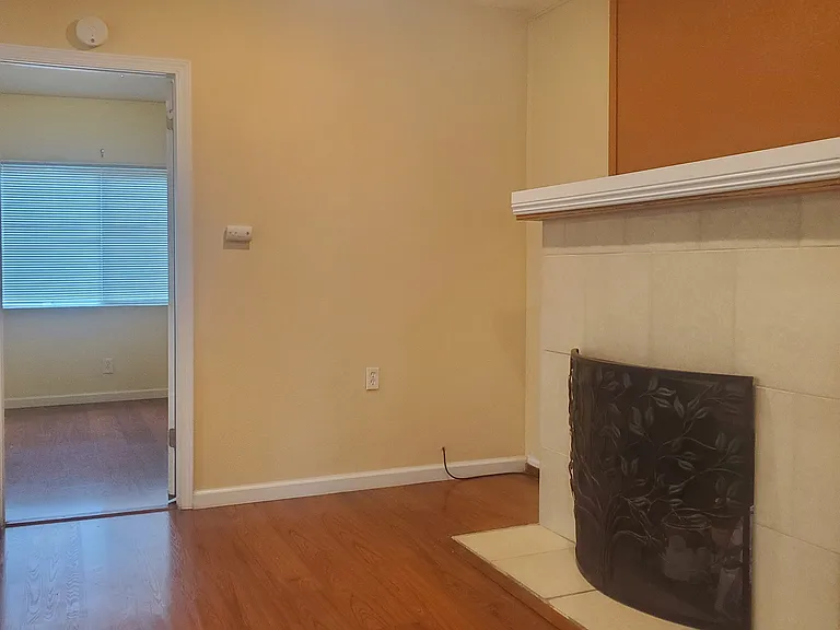 564 Alhambra St — Photo 13