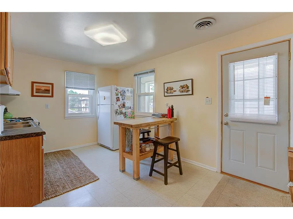Building Photo - 606 Jefferson St NE #2