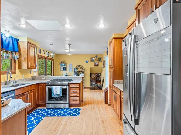 15 Preston Drive, Platteville, WI 53818