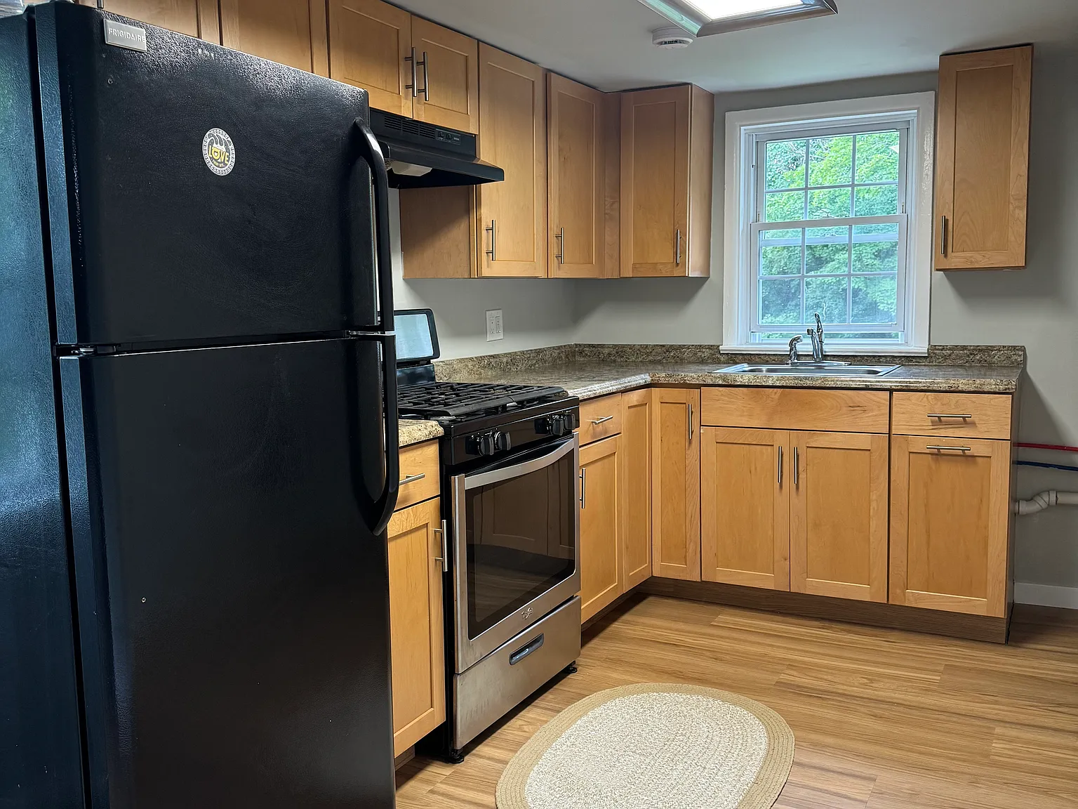 3 bed, 1100 sqft, $2,900 — Photo 4