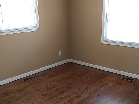 3rd image of 1210 Barford Dr