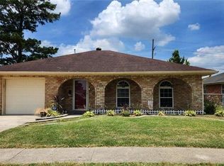 368 Firethorn Dr, Gretna, LA 70056