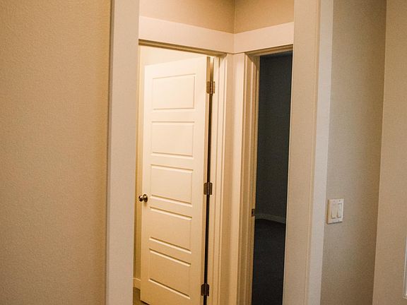 3rd image of 1319 W Deer Crest Dr