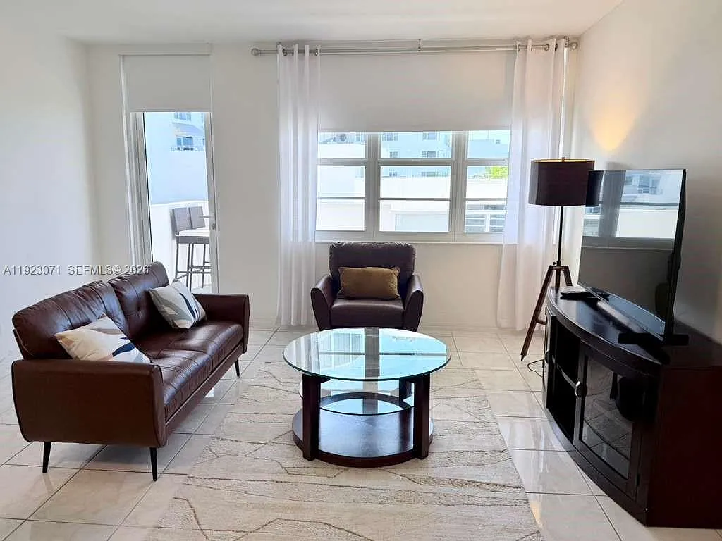 The Decoplage Condo — Photo 1