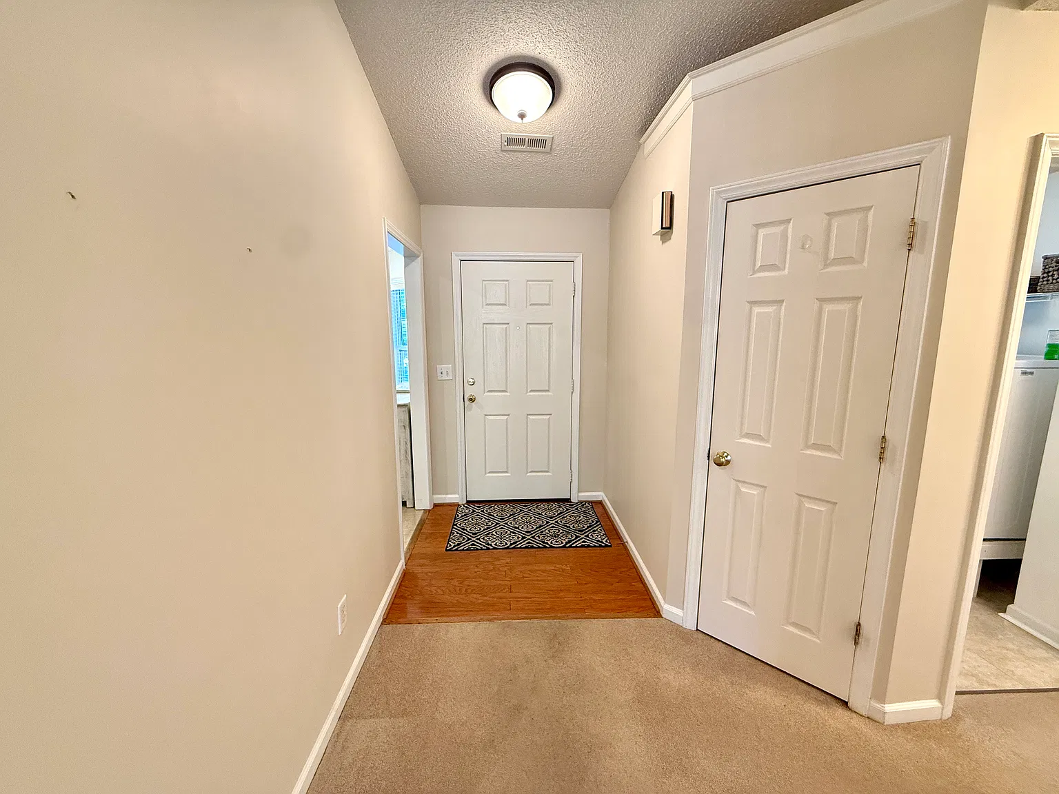2 bed, 1379 sqft, $1,900 — Photo 3
