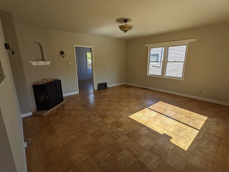 207 Benson Ave — Photo 6