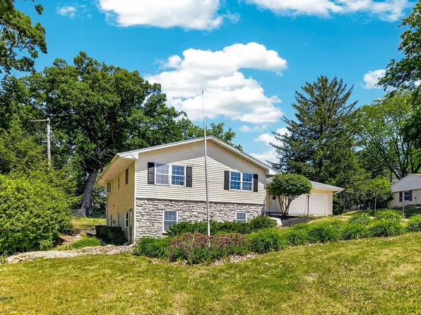 5010 Guilford Rd, Rockford, IL 61107