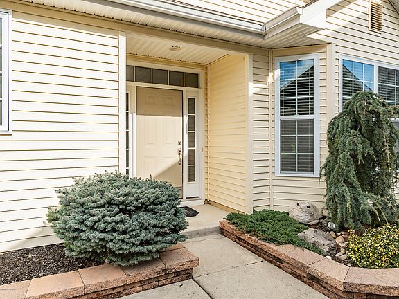 3rd image of 47 Enclave Blvd