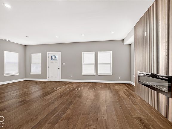 5th image of 3550 E New York St