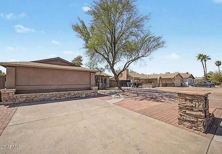 2601 E Dahlia Dr — Photo 6