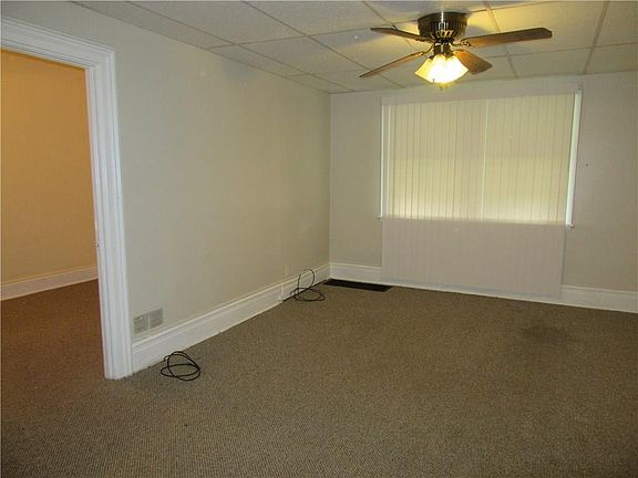 4th image of 626 E 11th St