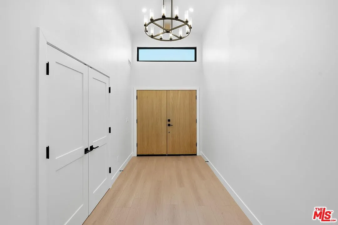 3 bed, 3.0 bath, 2339 sqft, $6,250 — Photo 4