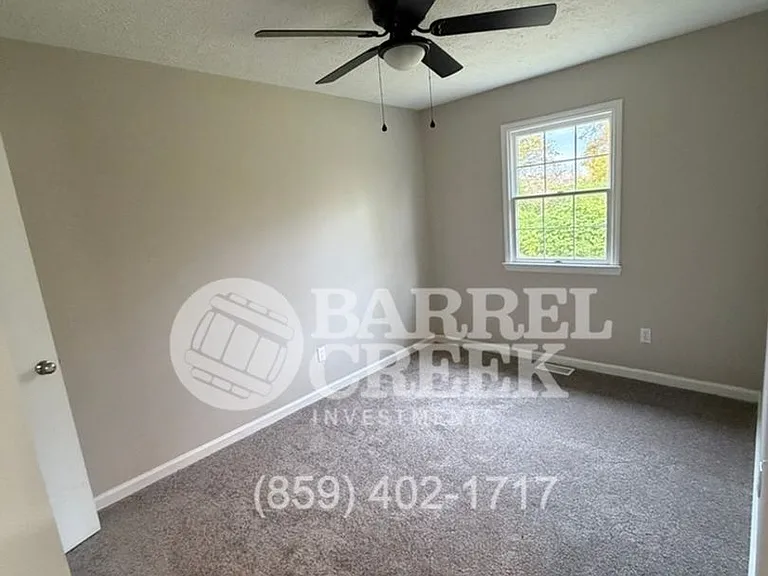 417 Earl St — Photo 7