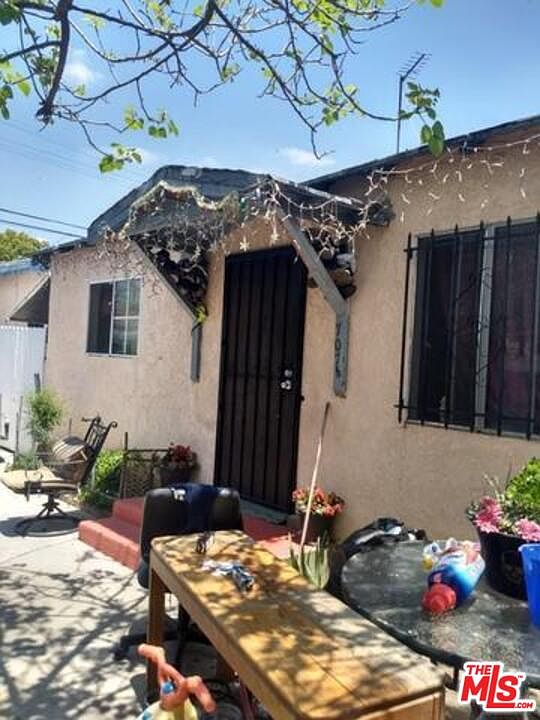 2nd image of 707 W 61st St