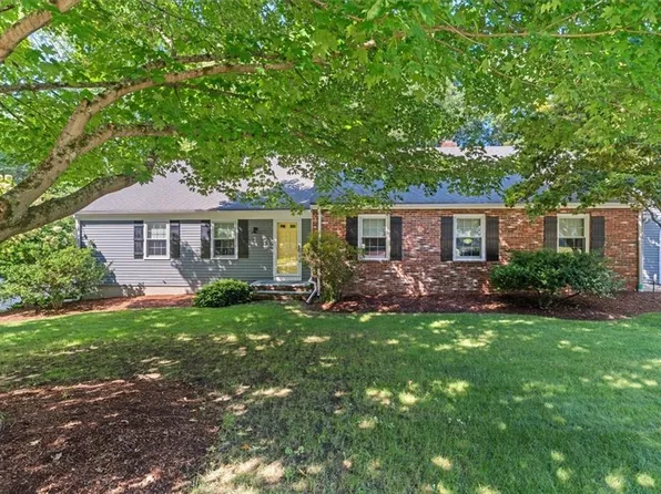 101 Newell Dr, Cumberland, RI 02864