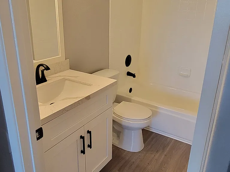 Catalina Gardens Apartments — Photo 22