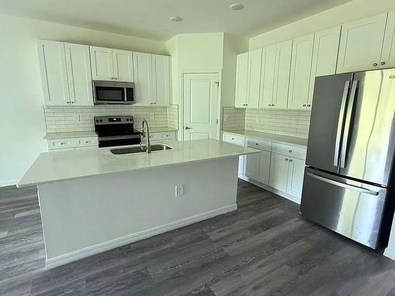 1107 Abrams Blvd — Photo 8