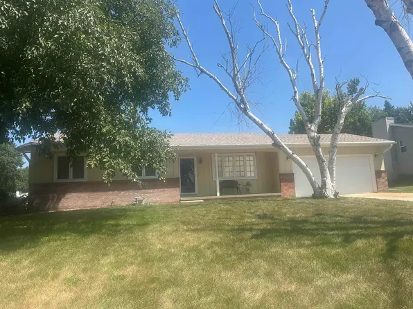 912 Richmond Ave, Hastings, NE 68901