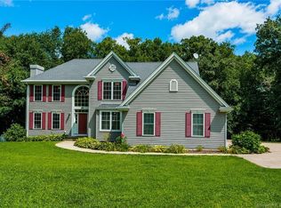 11 Elton Ct, Uncasville, CT 06382