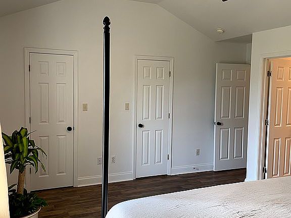 Master Bedroom w/Dual Closet