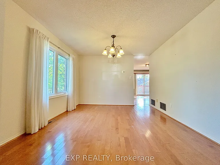 23 Haskell Cres — Photo 5