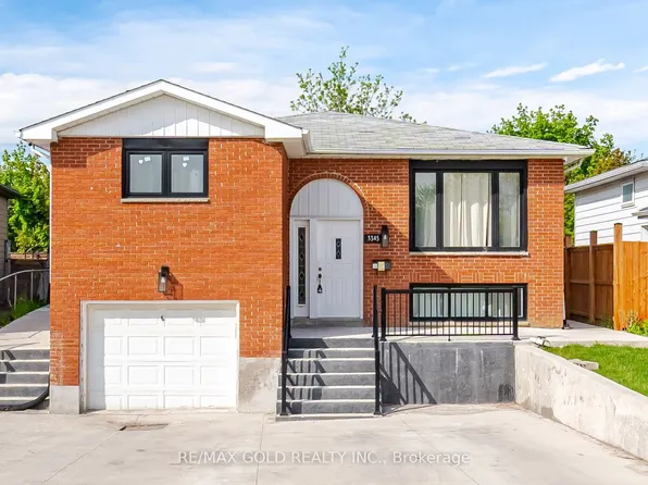 3345 Monica Dr, Mississauga, ON L4T 3E6