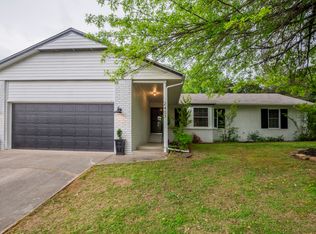 2407 N Robin Rd, Fayetteville, AR 72703