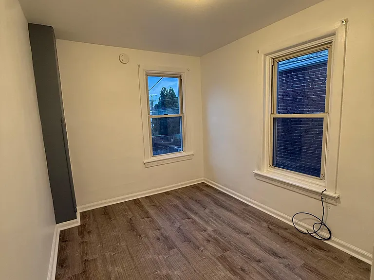 541 Perry St — Photo 13