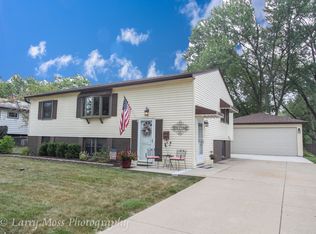 8943 Fairway Dr, Orland Park, IL