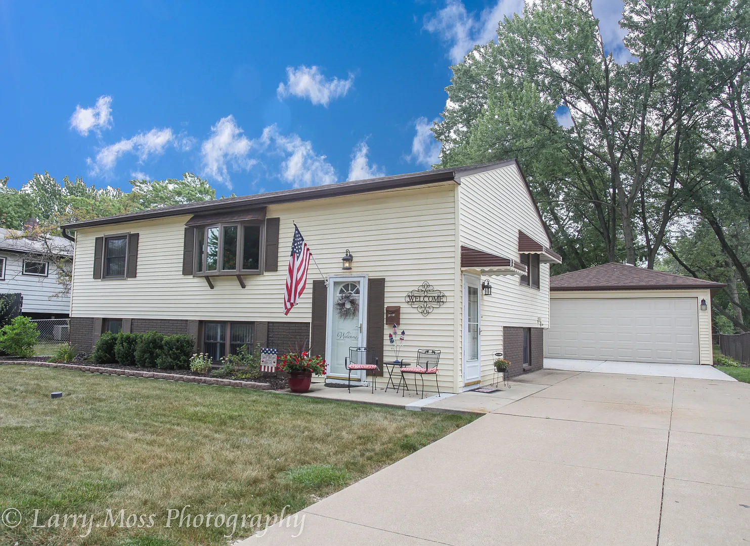 8943 Fairway Dr photo 1