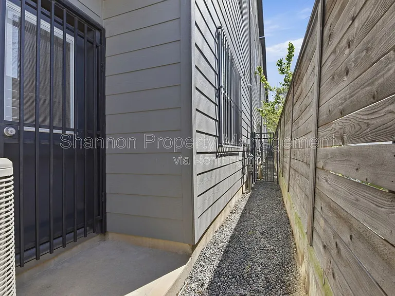 3024 Charline Ave — Photo 36
