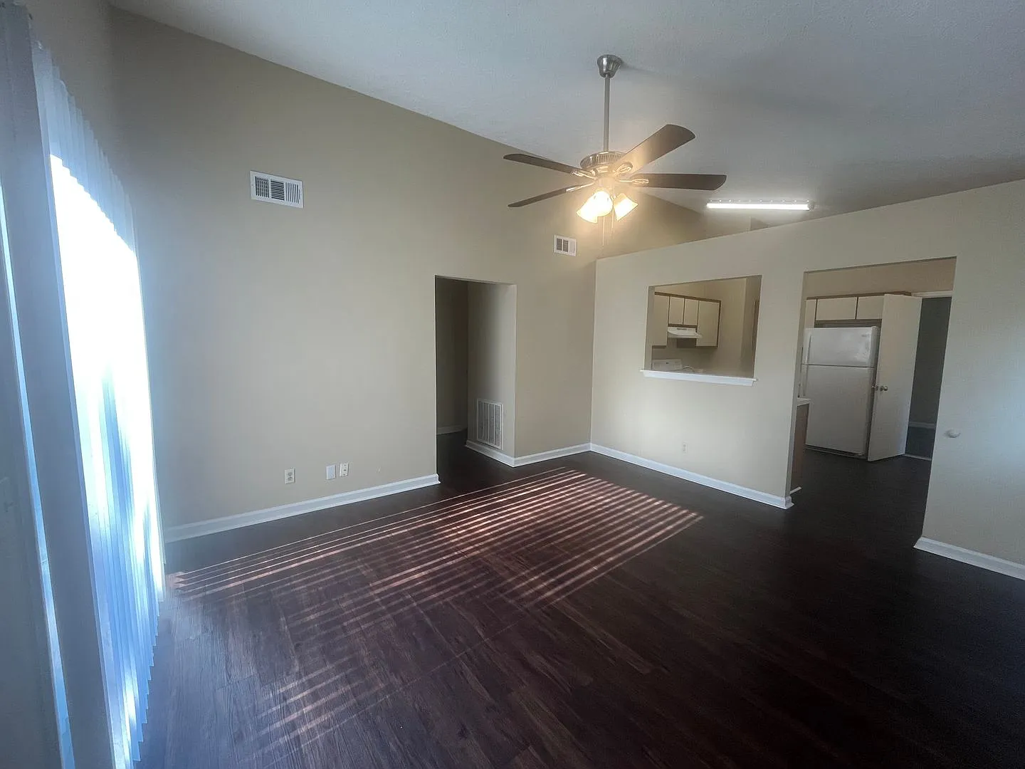 Three Bedroom House on Savannah Southside — Photo 3