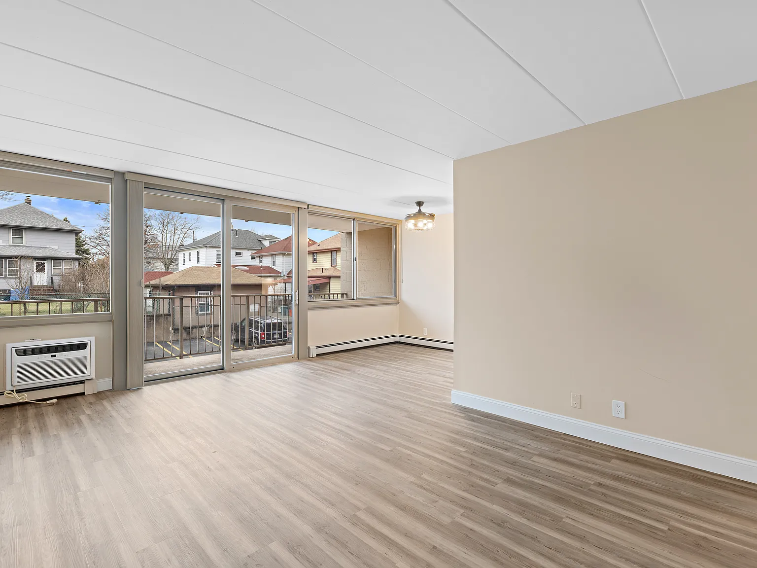 1 bed, 928 sqft, $2,300 — Photo 4