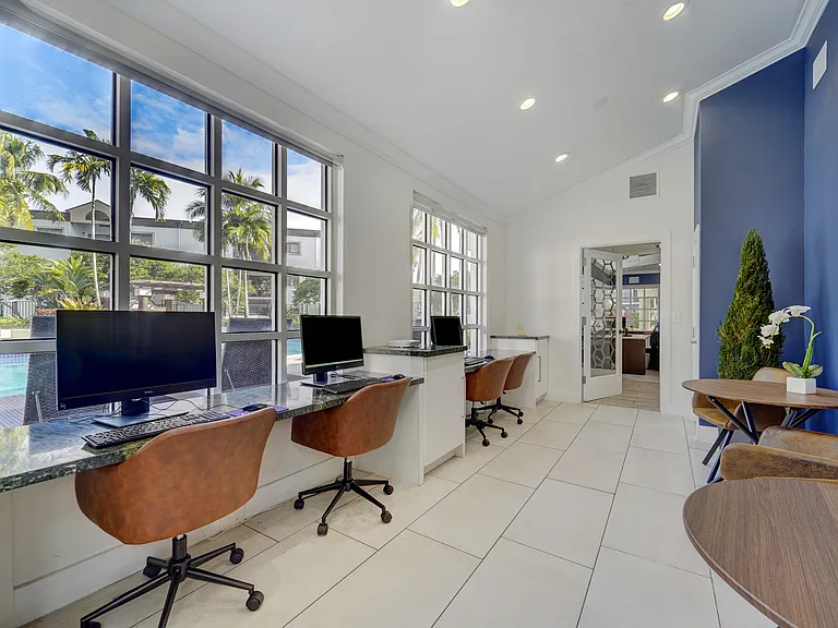 Emerald Palms Apartment Homes — Photo 34