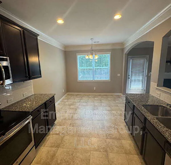 108 Ashewicke Dr — Photo 5