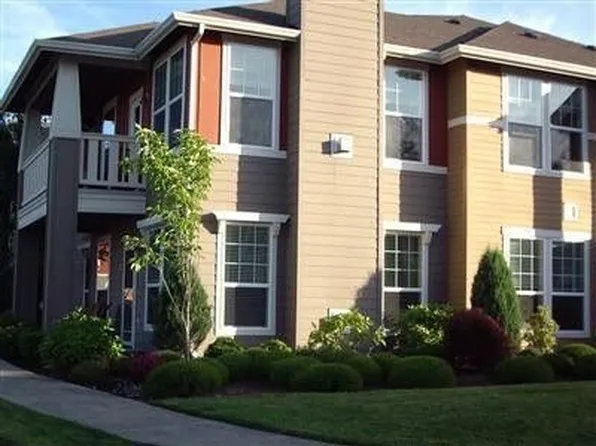 7719 Fairway Ave SE Unit 102, Snoqualmie, WA 98065